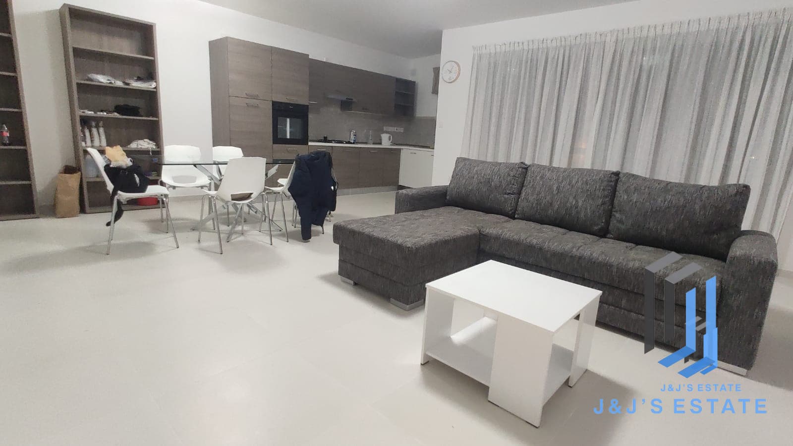 Two-bedroom apartment with balcony near Luqa airport · 2