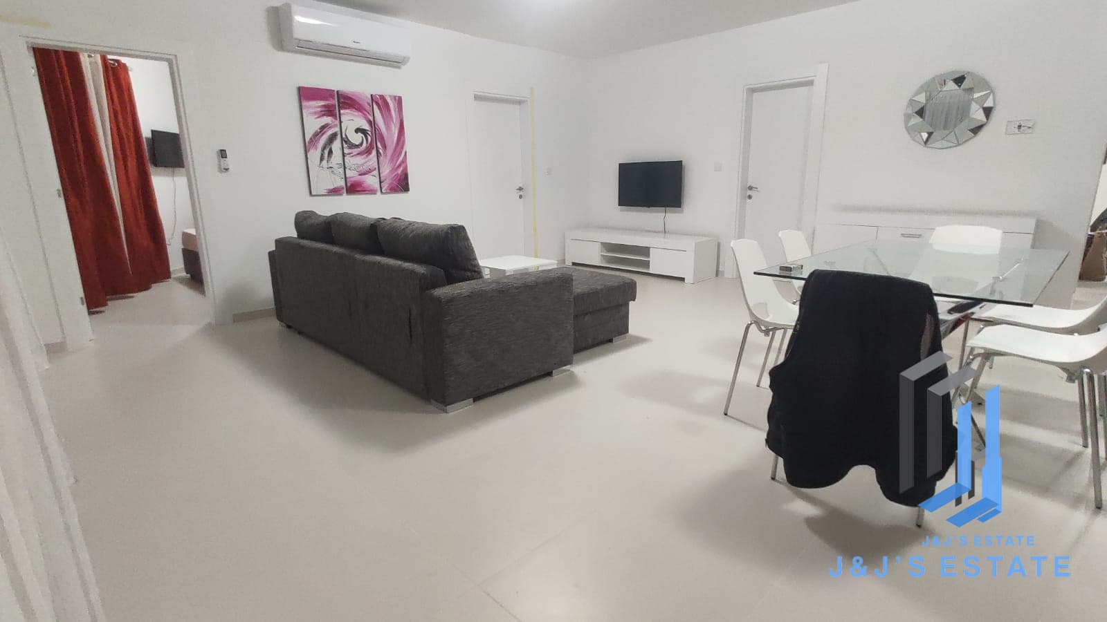 Two-bedroom apartment with balcony near Luqa airport · 3