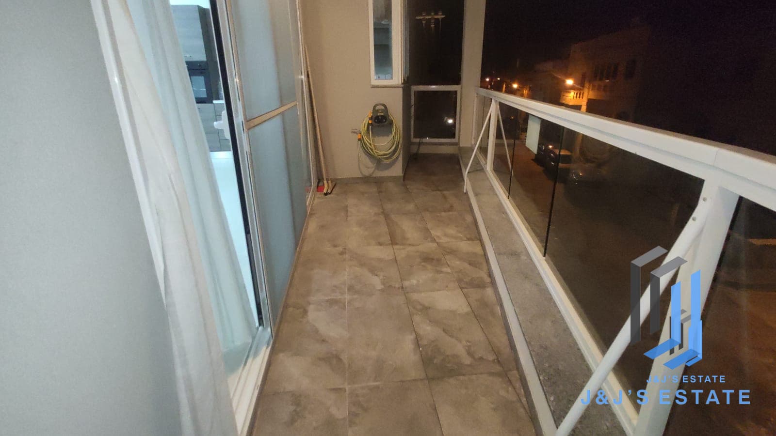 Two-bedroom apartment with balcony near Luqa airport · 6