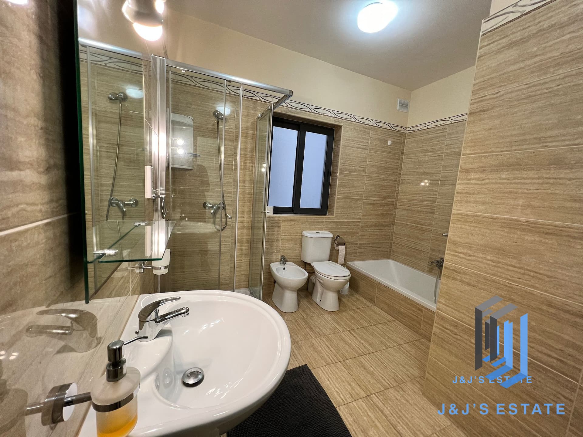 Two-bedroom apartment with sea view and garage in Bugibba · 9
