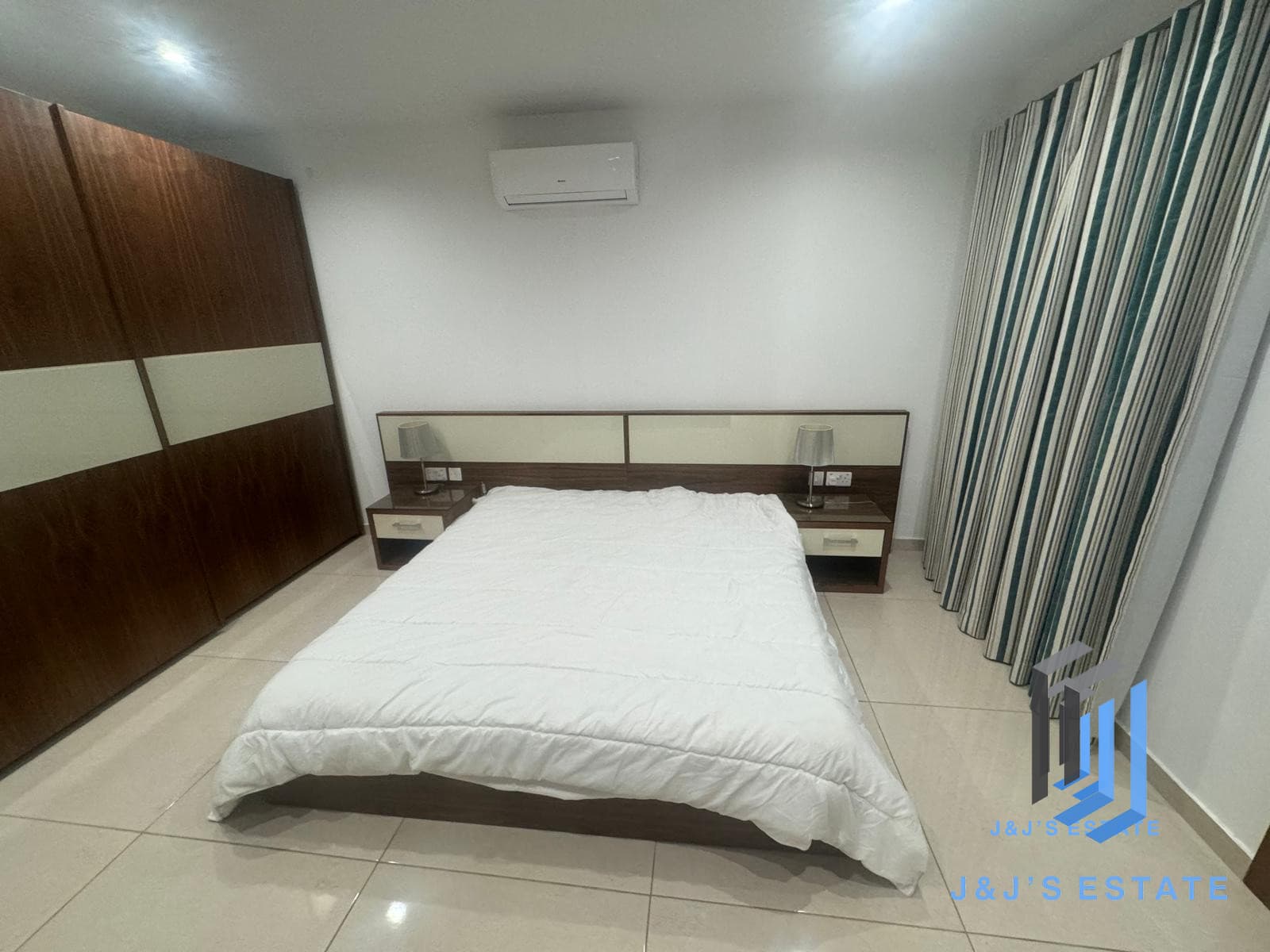 Stunning 3-Bedroom Seafront Apartment in Sliema · 5