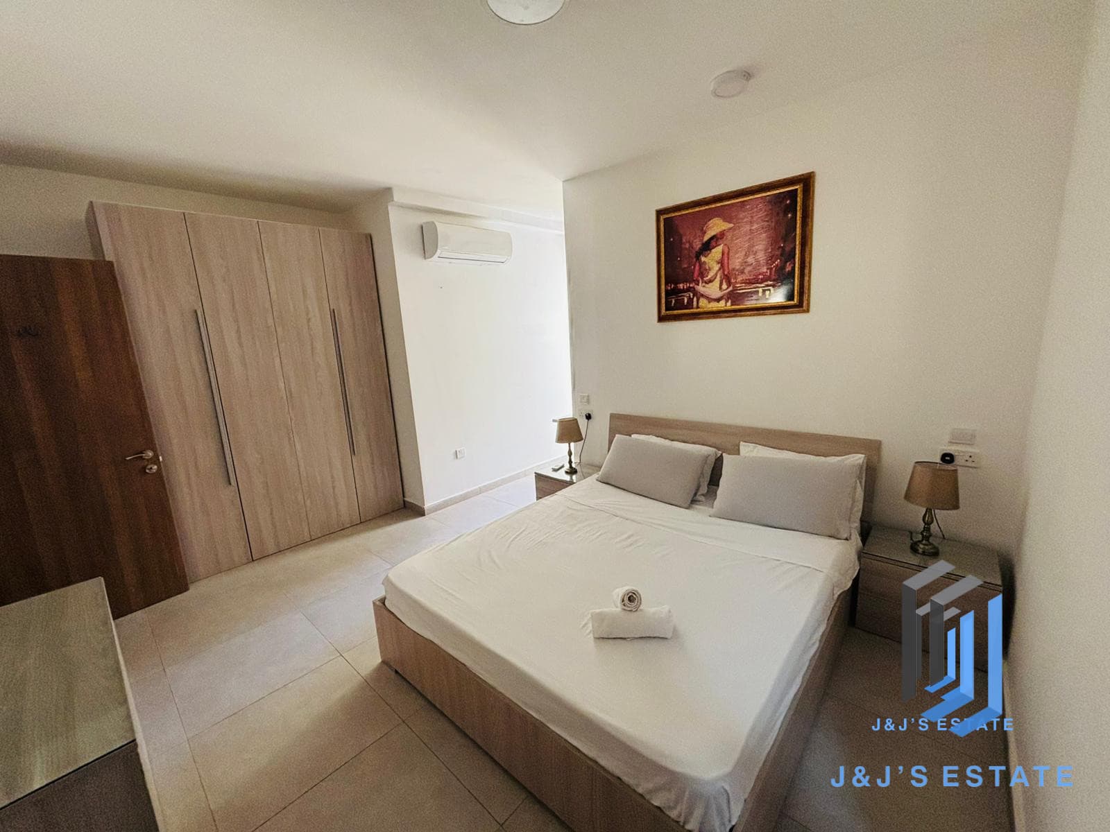 Modern 2 Double Bedroom Apartment in Sliema · 5
