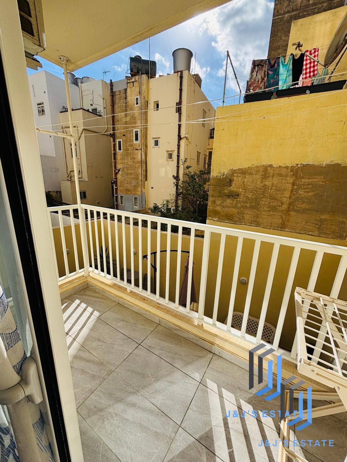 Modern 2 Double Bedroom Apartment in Sliema · 6
