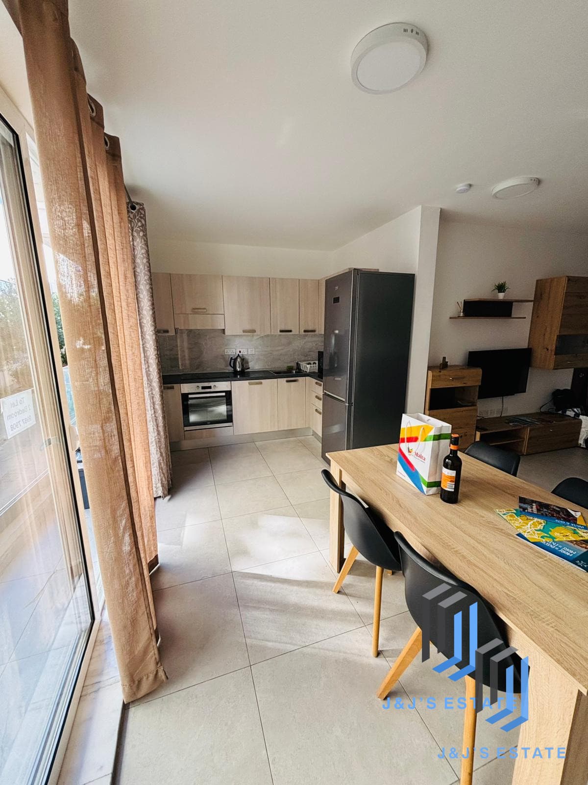 Modern 2 Double Bedroom Apartment in Sliema · 8