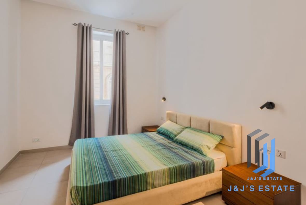 Inviting 2-Bedroom Apartment in Sliema · 4