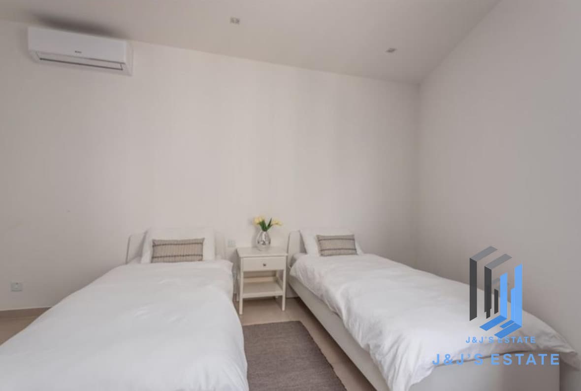 Furnished 2-Bedroom Apartment in Sliema · 10