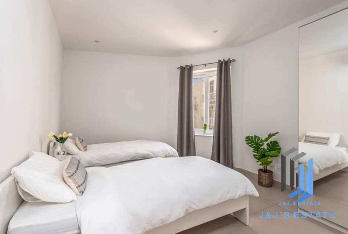 Furnished 2-Bedroom Apartment in Sliema · 11