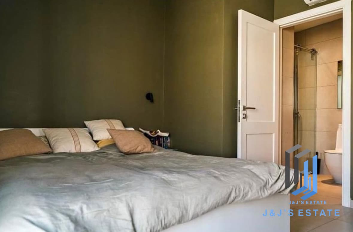 Modern 1-Bedroom Penthouse in Sliema · 3