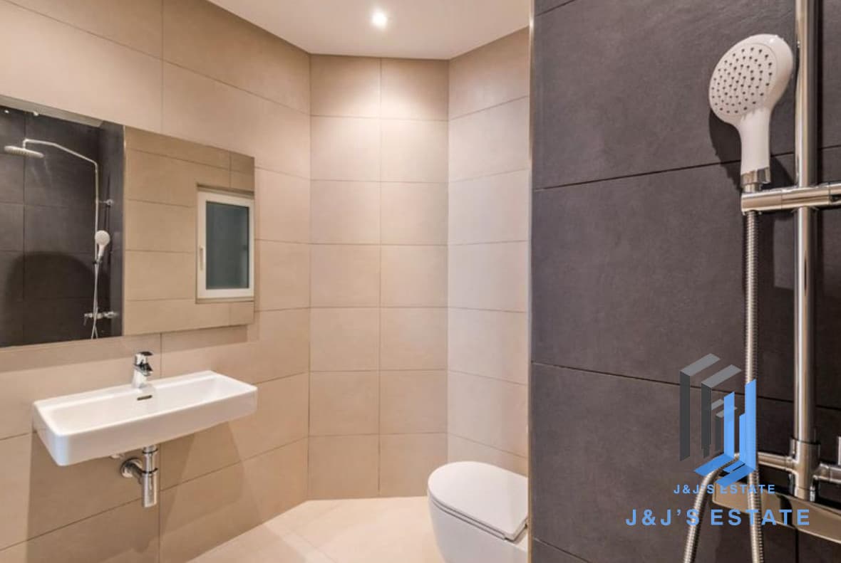 Modern 2-Bedroom Apartment in Sliema · 6