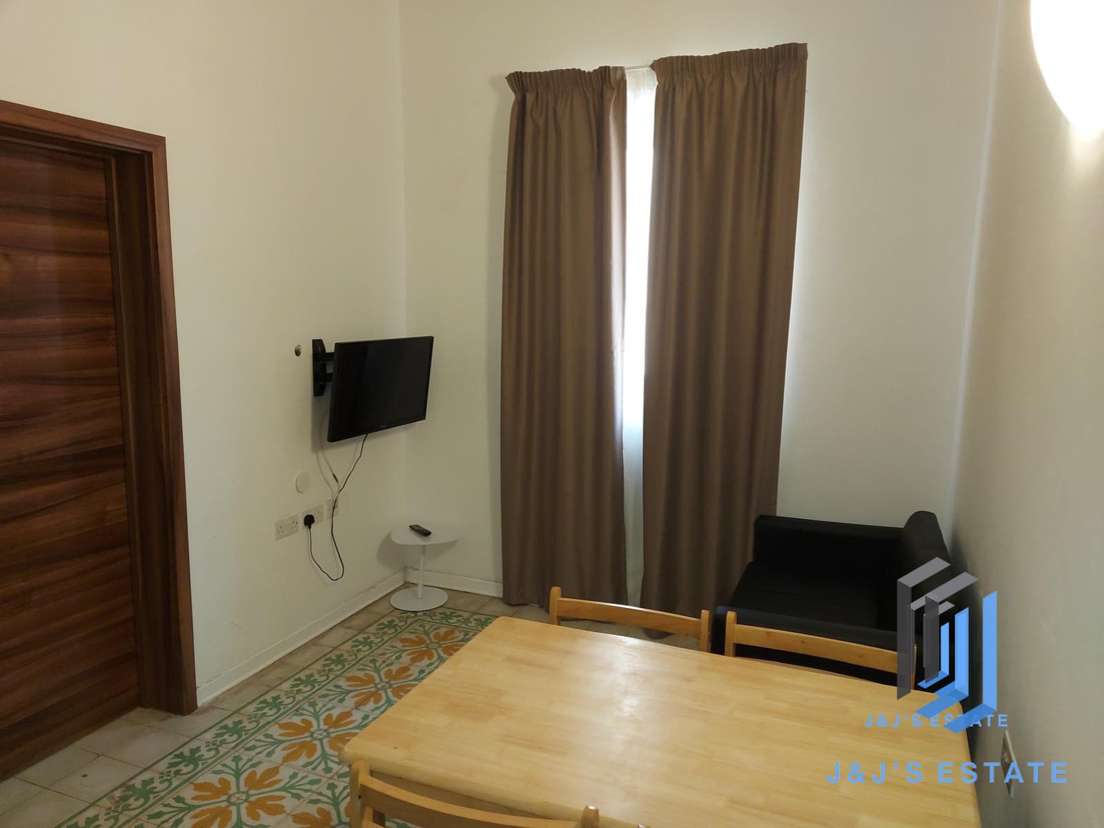 Charming 1-Bedroom Apartment in Gzira · 4