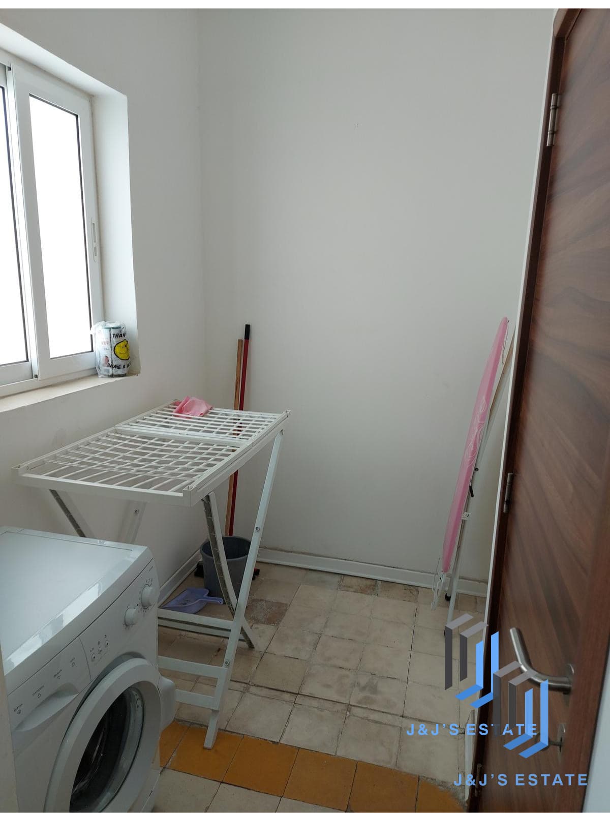 Charming 1-Bedroom Apartment in Gzira · 7