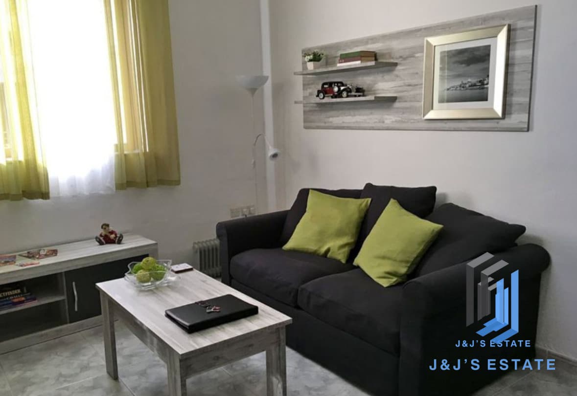 Charming 2-Bedroom Town House in Bormla · 3
