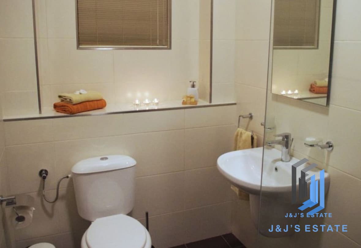 Charming 2-Bedroom Town House in Bormla · 10