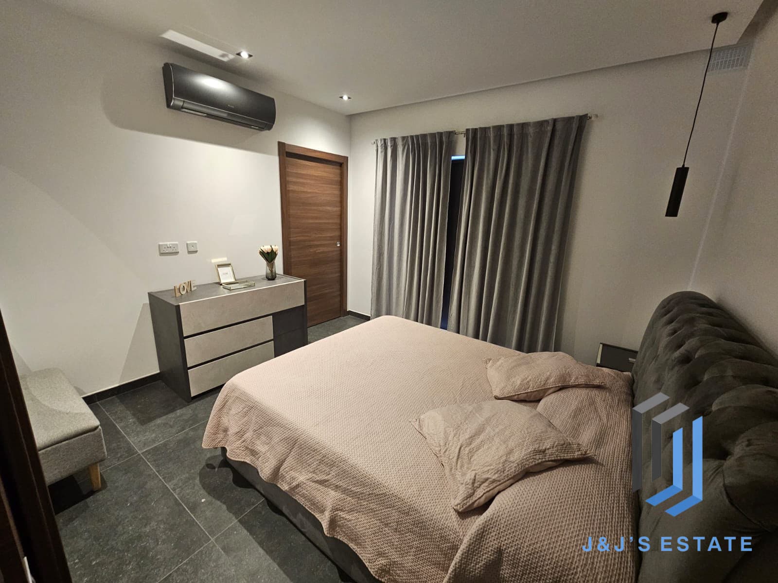 Furnished 3-Bedroom Apartment in Santa Venera · 12