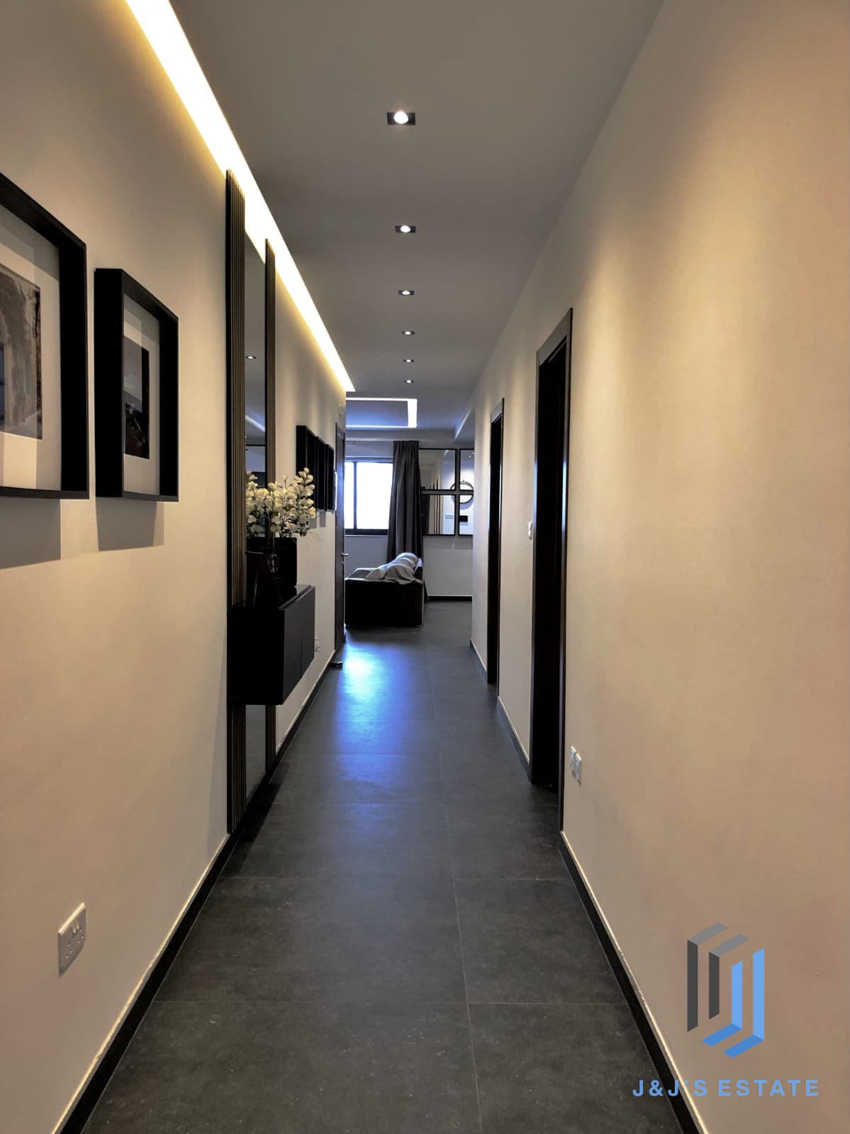 Furnished 3-Bedroom Apartment in Santa Venera · 27