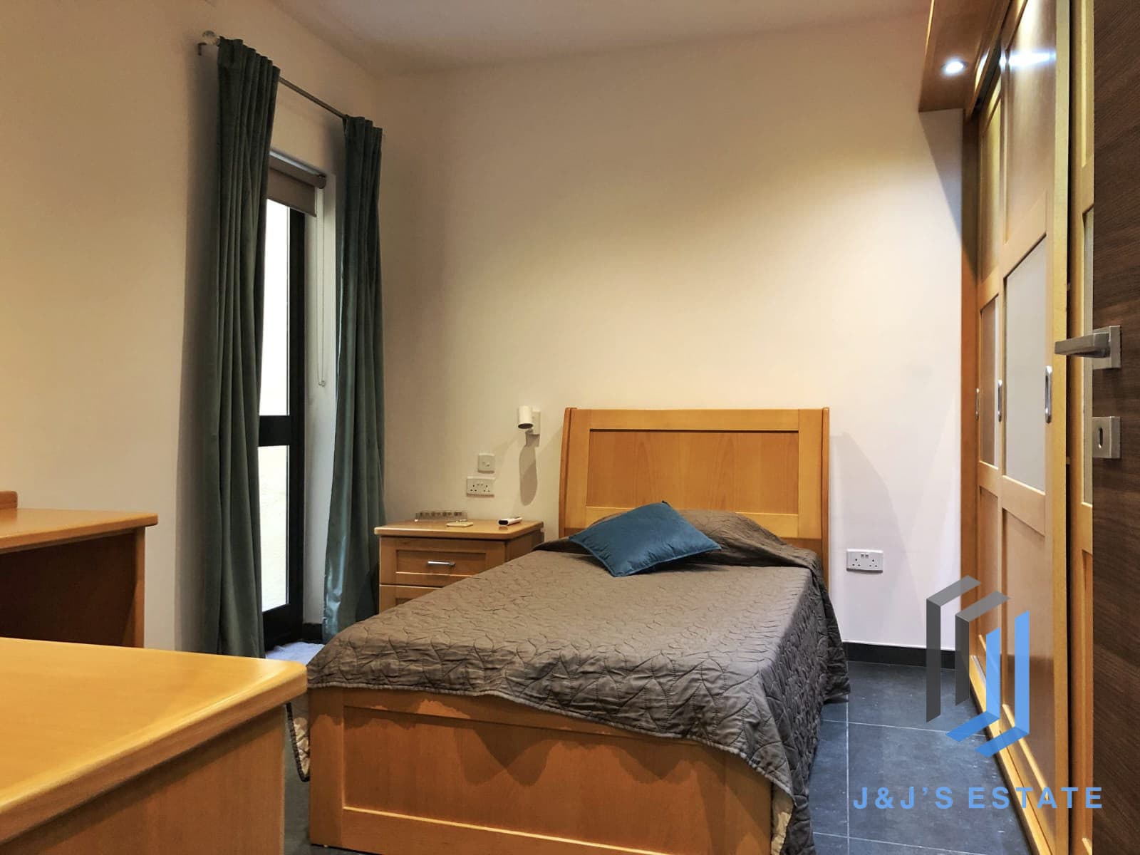 Furnished 3-Bedroom Apartment in Santa Venera · 23