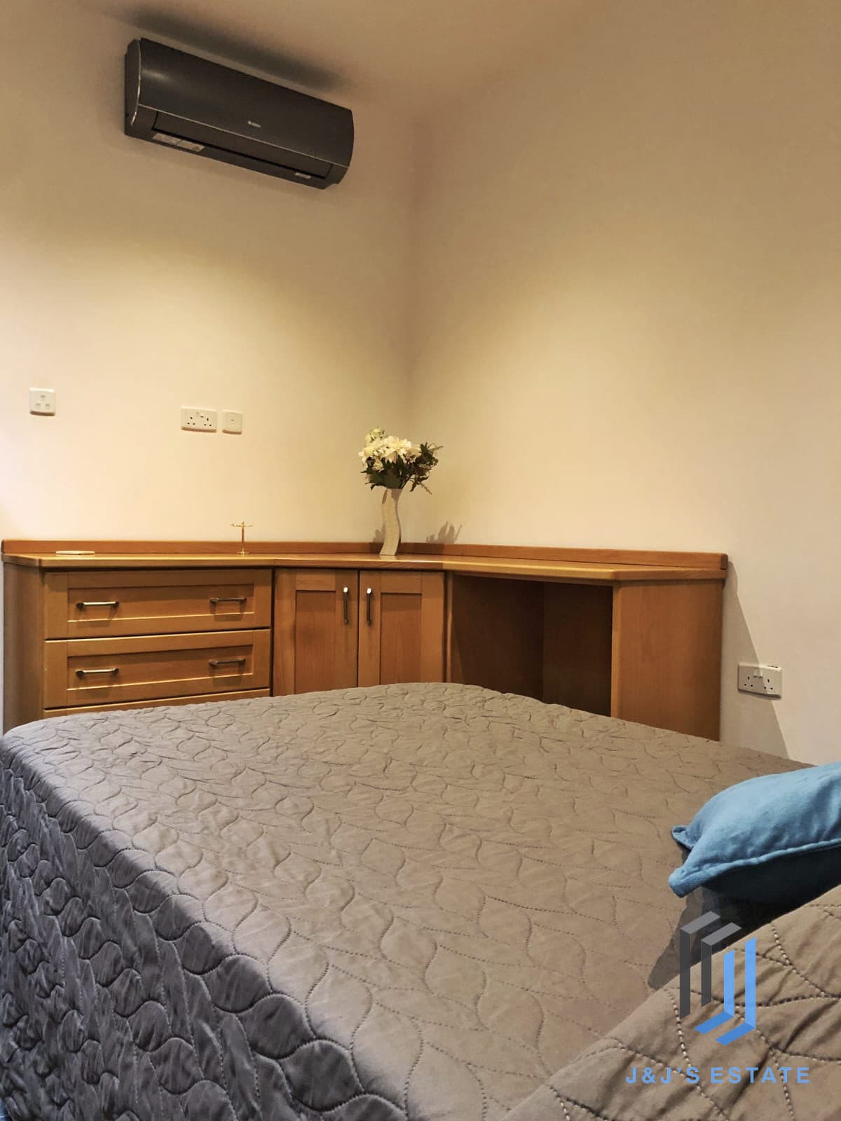 Furnished 3-Bedroom Apartment in Santa Venera · 25