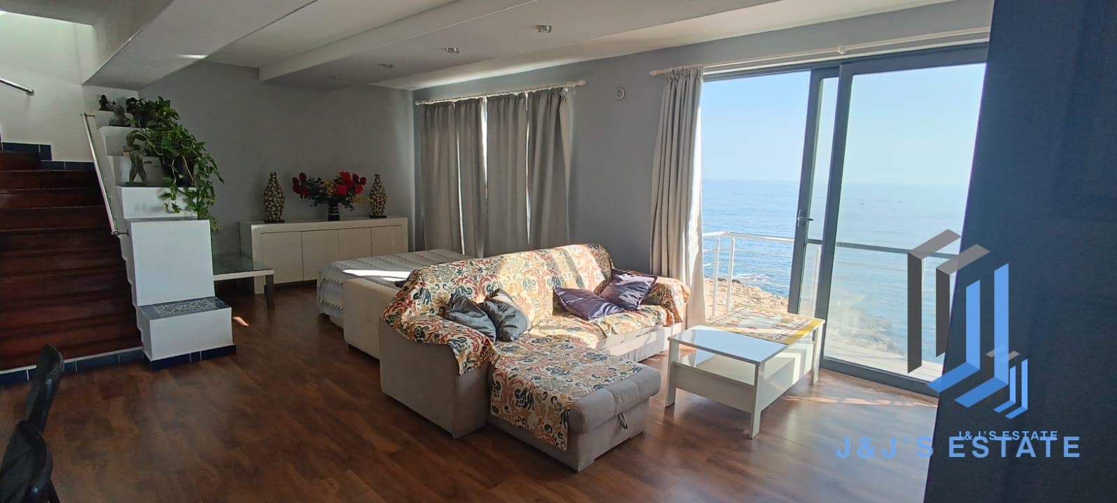 Sea View Duplex Apartment in Xghajra · 3