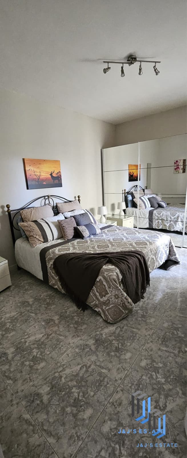 Spacious 3-Bedroom Apartment in Marsascala, Near Seafront · 3