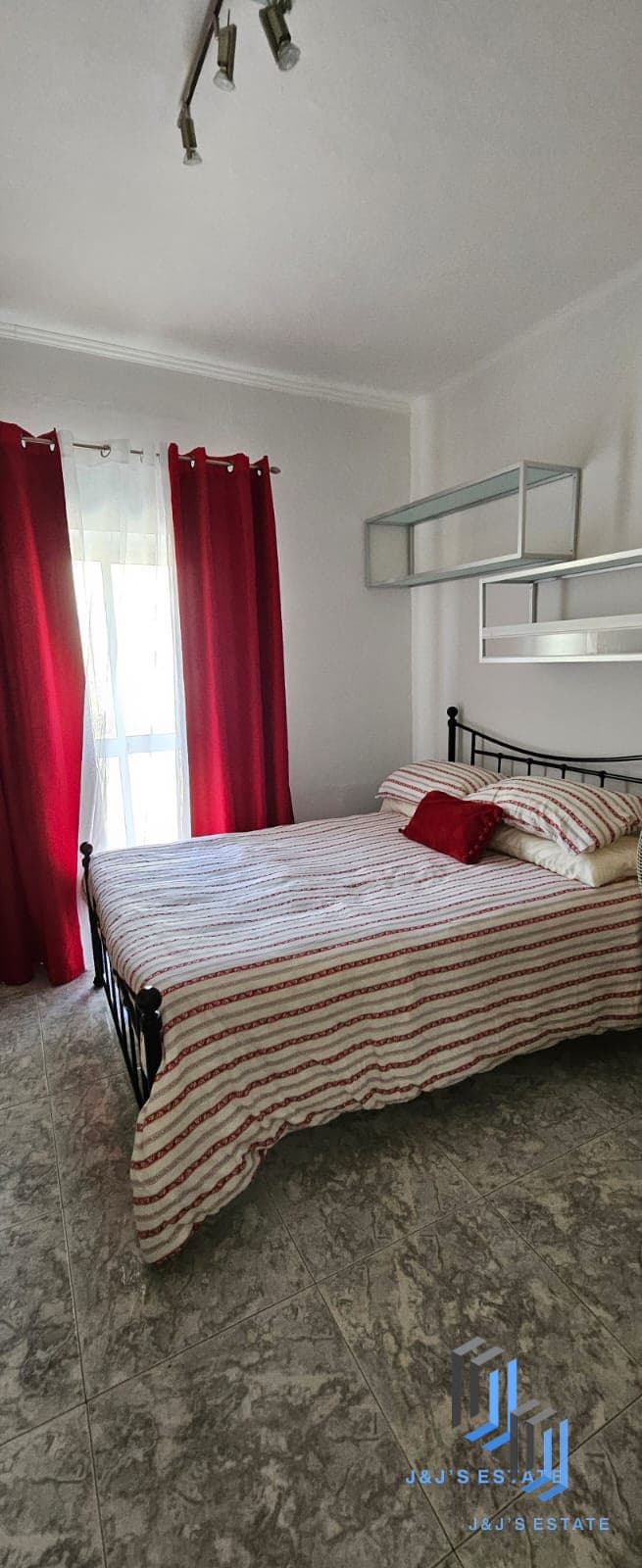 Spacious 3-Bedroom Apartment in Marsascala, Near Seafront · 6