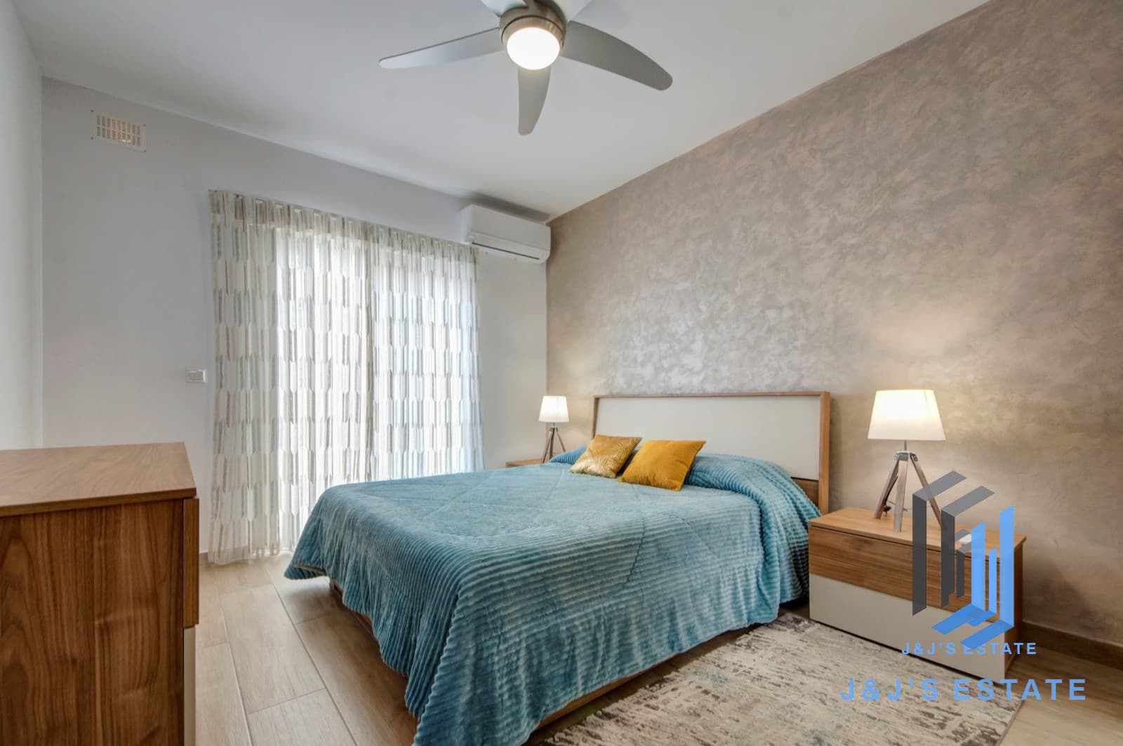 Modern 2-Bedroom Penthouse Near Valletta · 7
