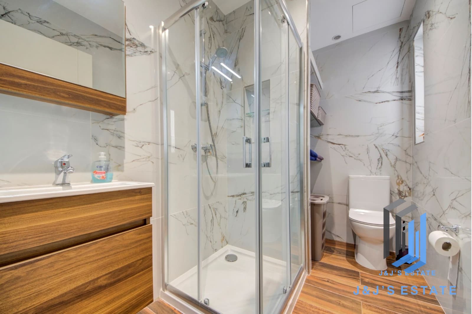 Modern 2-Bedroom Penthouse Near Valletta · 9