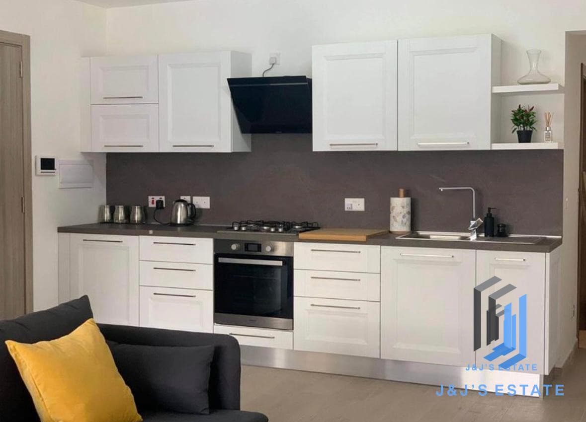 Modern 2-Bedroom Apartment in Qawra · 5