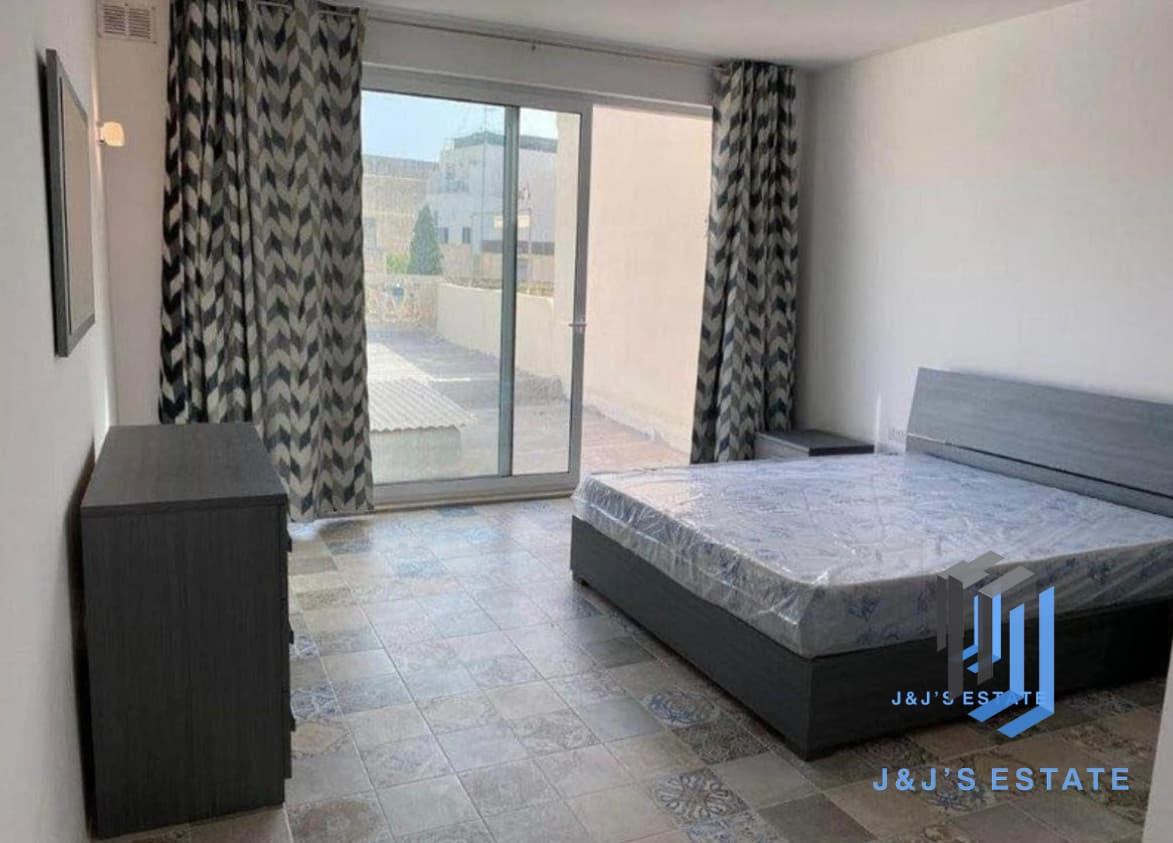 Refurbished Modern Apartment with Private Roof Terrace · 2