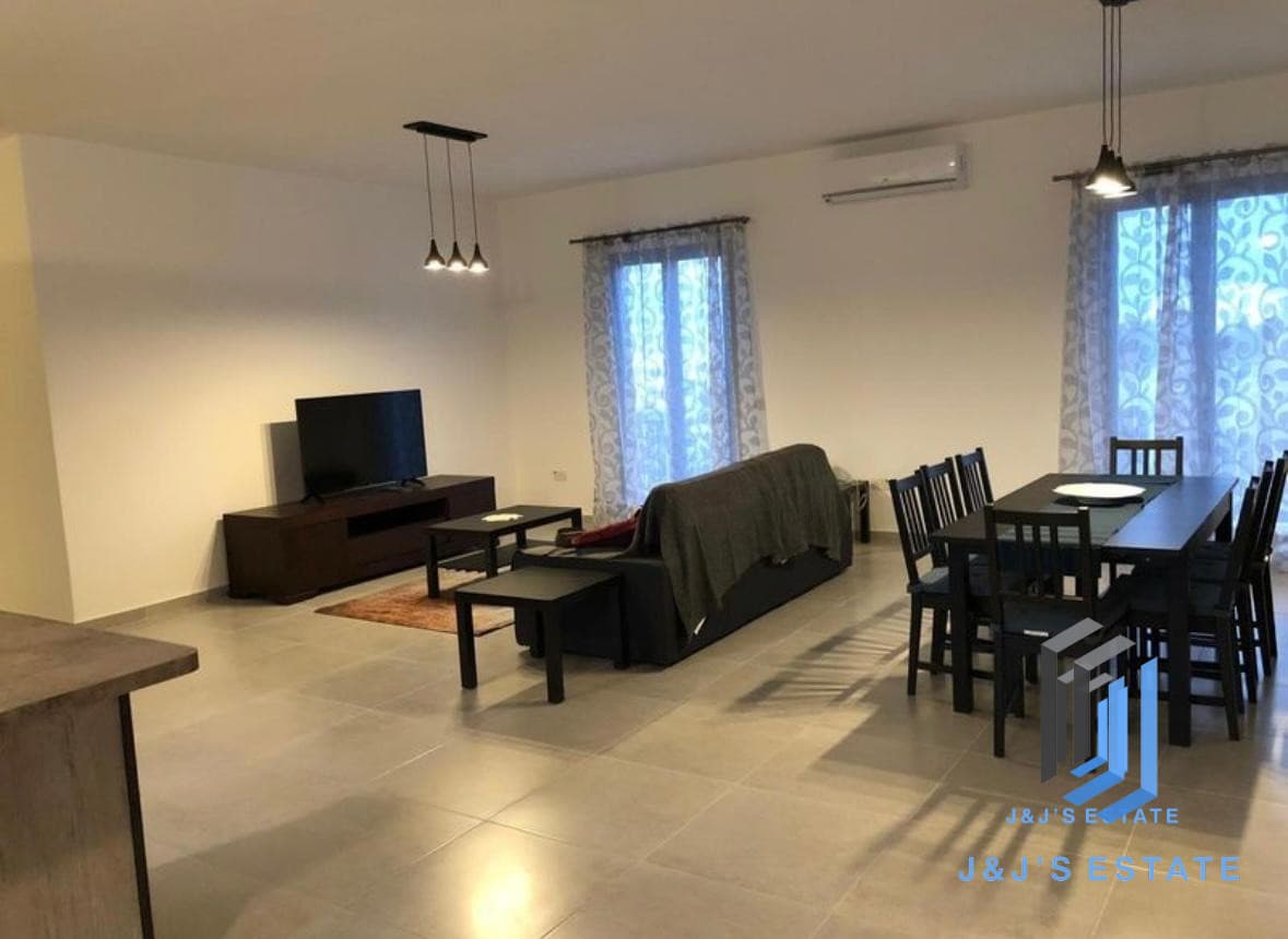 Spacious 4-Bedroom Penthouse for Rent in Santa Venera · 2