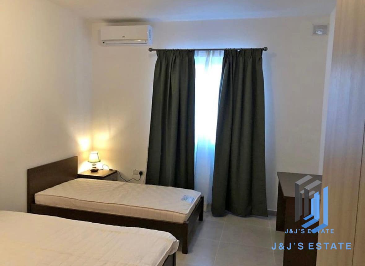 Spacious 4-Bedroom Penthouse for Rent in Santa Venera · 4