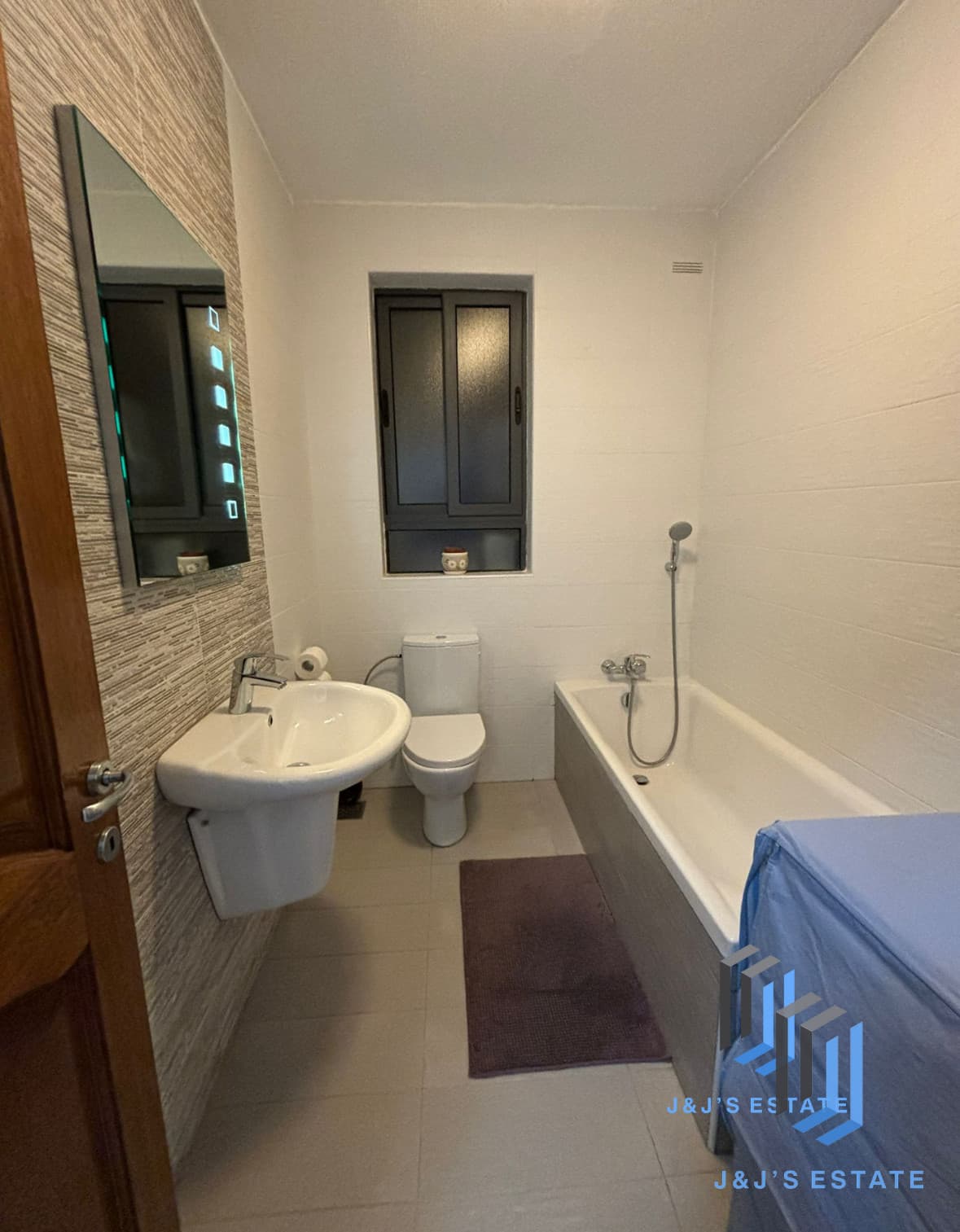 Spacious 3-Bedroom Apartment for Rent in Gzira · 4