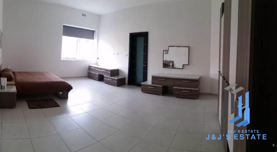 Three-bedroom apartment with back terrace in Msida · 4
