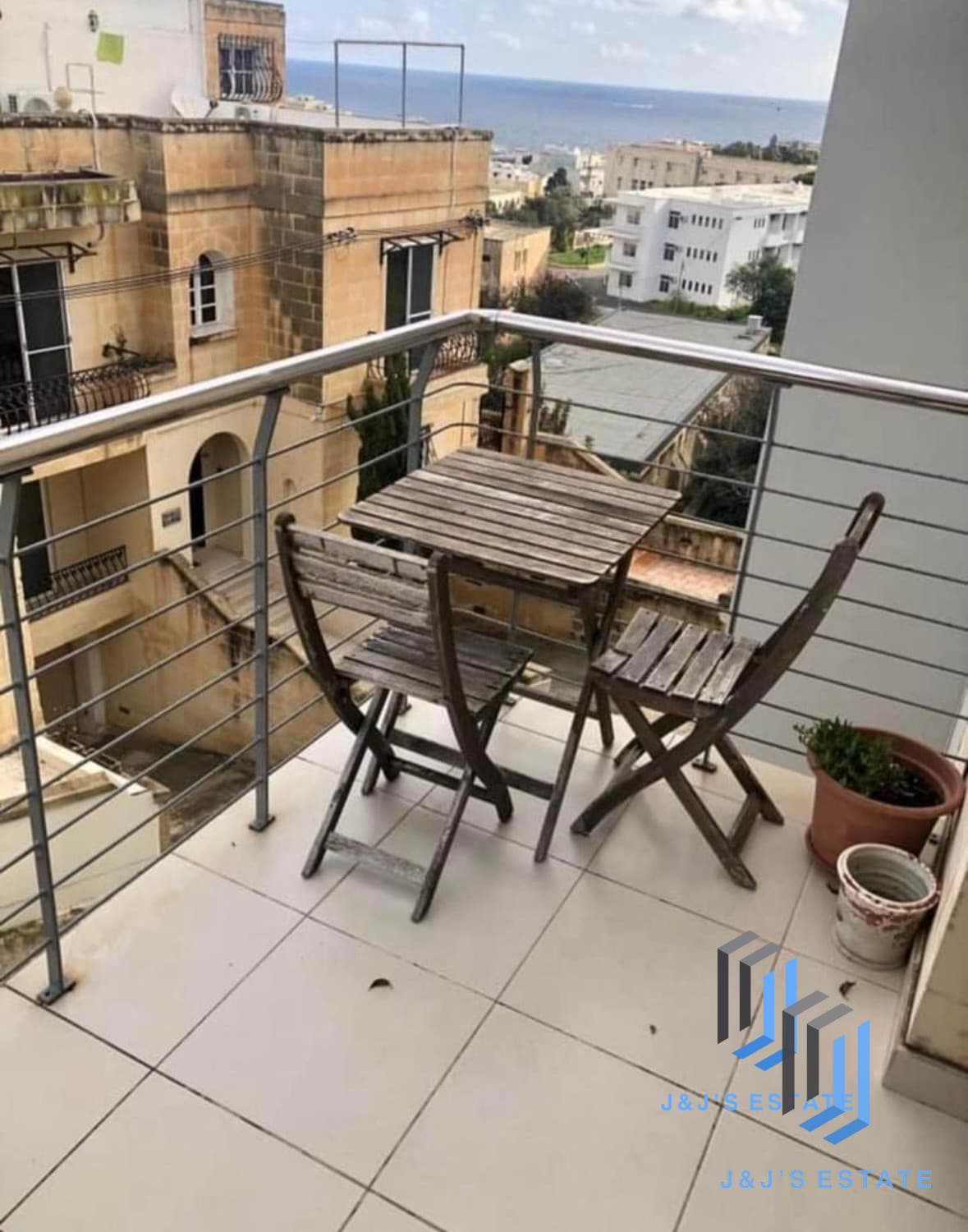 Charming 2-Bedroom Apartment Near Spinola Bay · 2