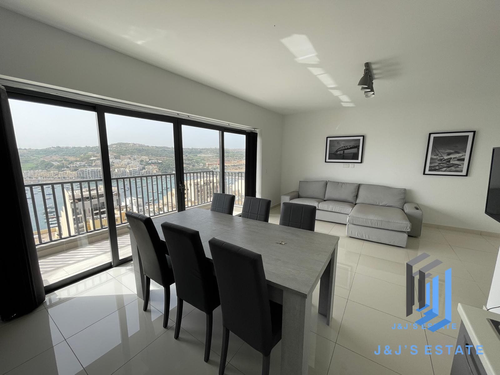 3 bedrooms · Apartment in Xemxija