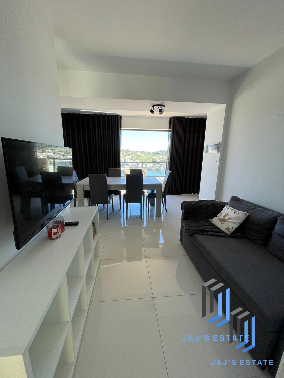 Charming 1-Bedroom Penthouse in Xemxija · 2