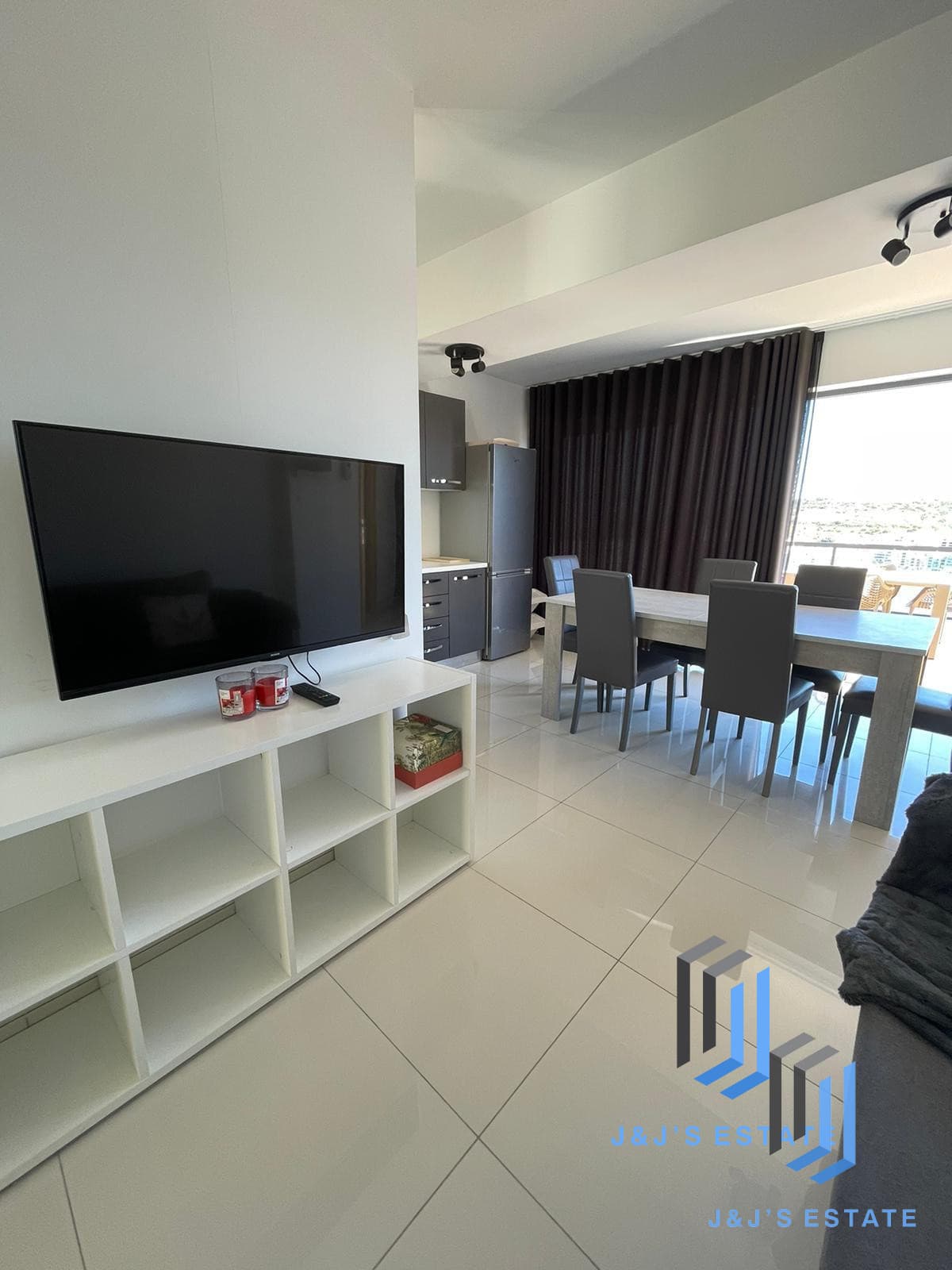 Charming 1-Bedroom Penthouse in Xemxija · 3