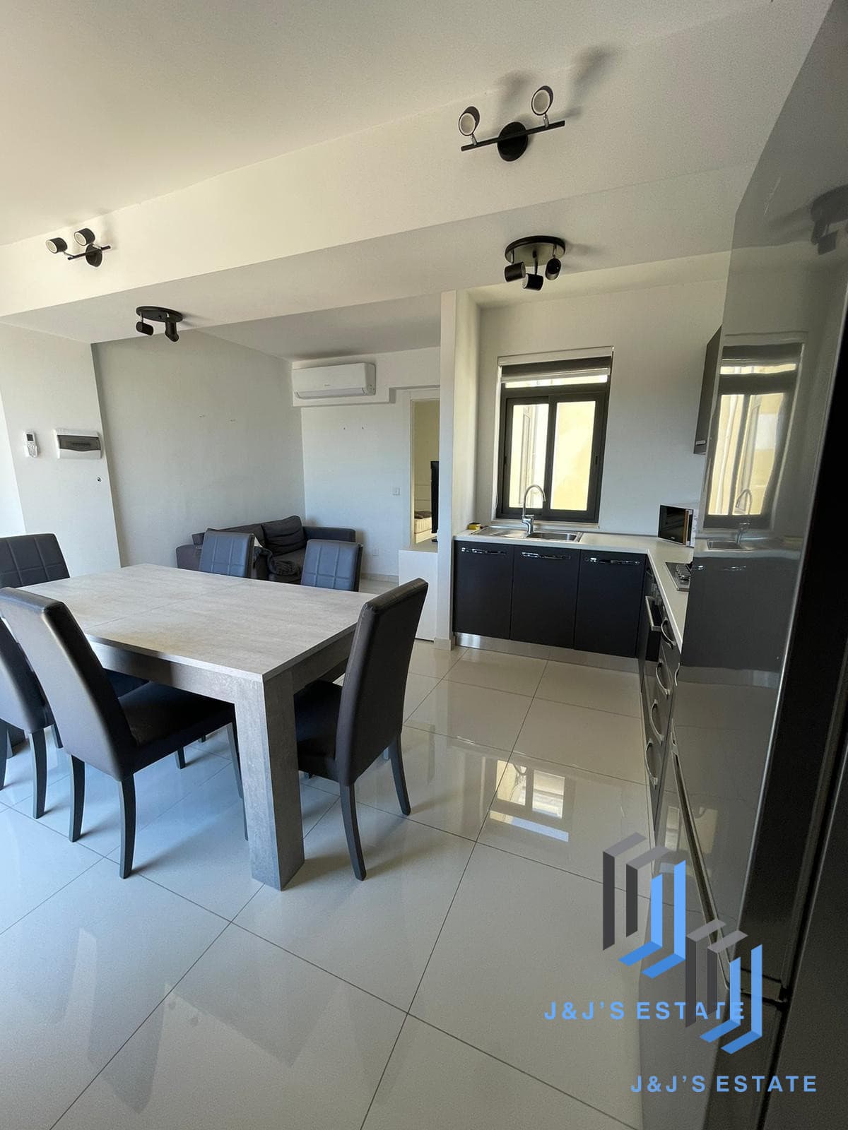 Charming 1-Bedroom Penthouse in Xemxija · 4