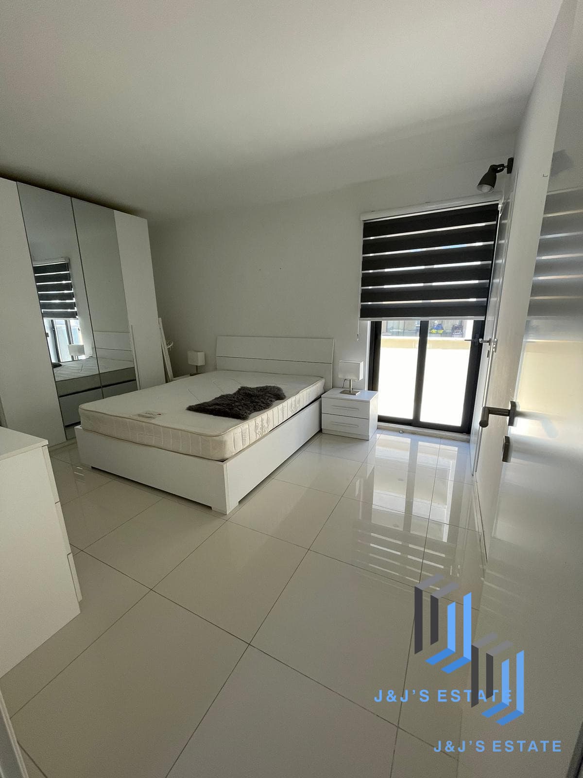 Charming 1-Bedroom Penthouse in Xemxija · 6