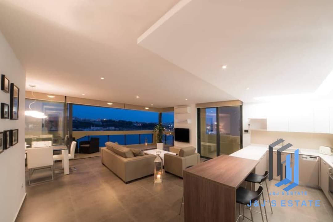 Furnished 2-Bedroom Seafront Apartment in Sliema · 4