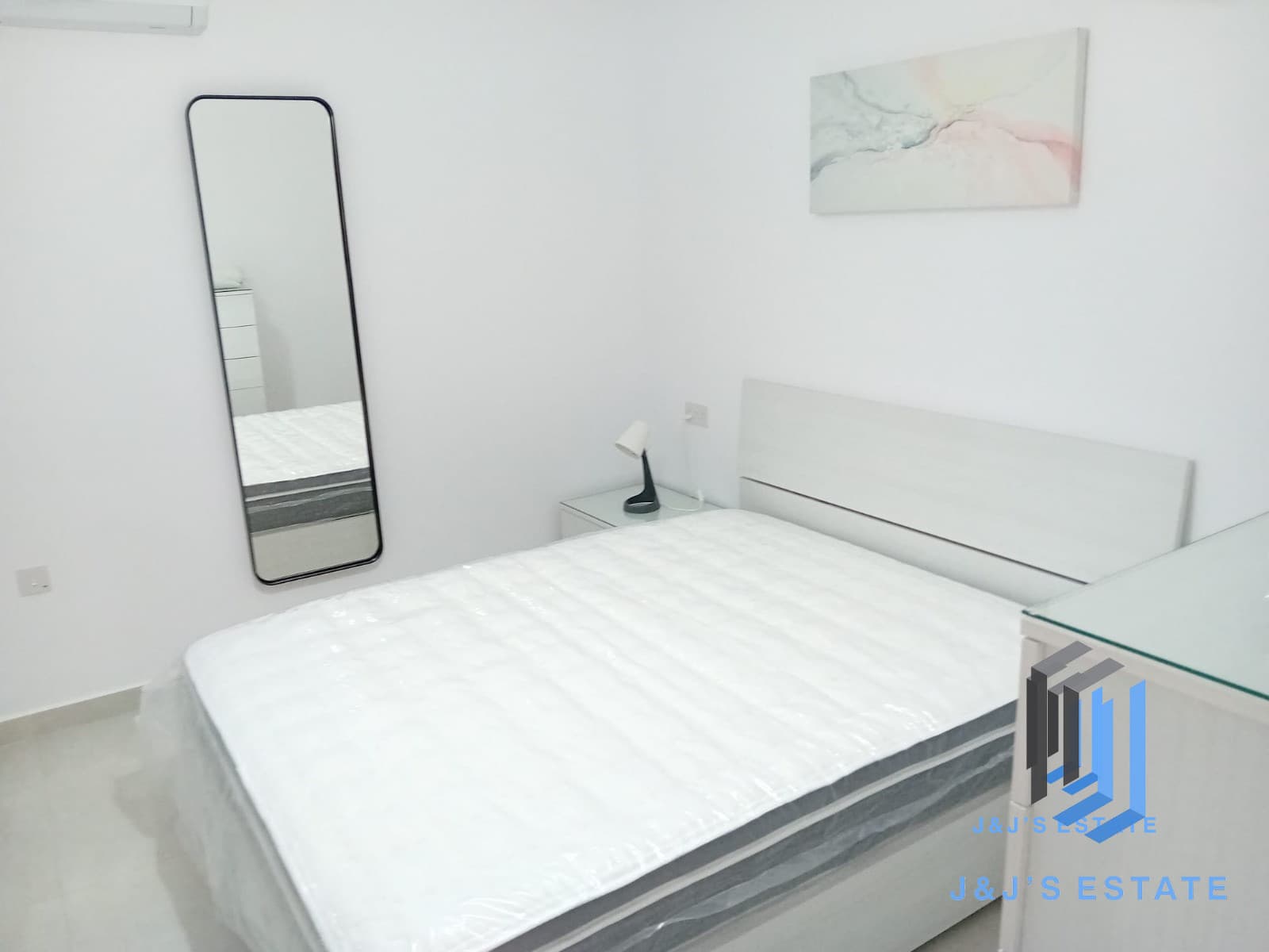 Three-bedroom apartment on 4th floor in central Gzira · 5