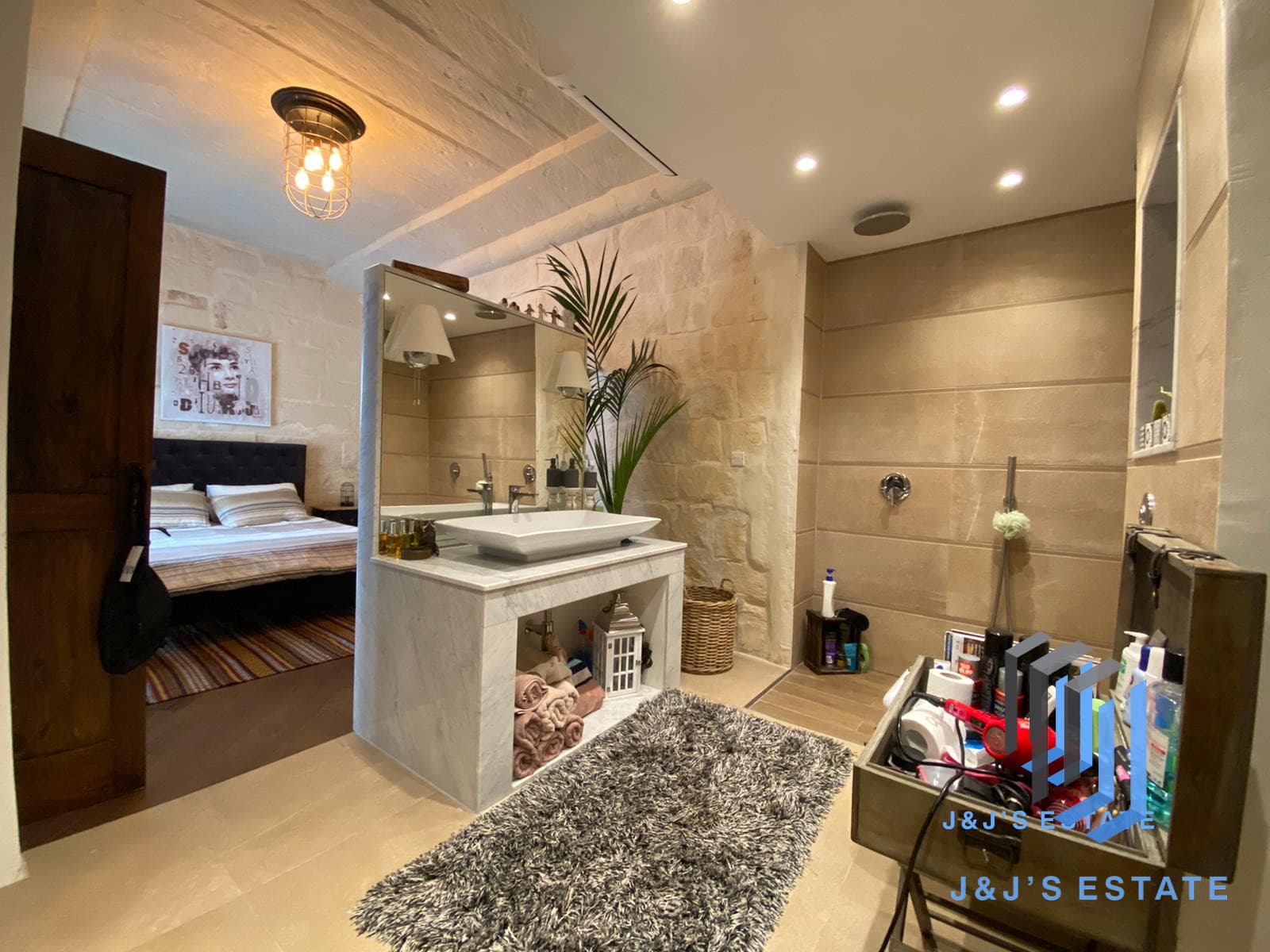 3-Bedroom House of Character in Naxxar · 6