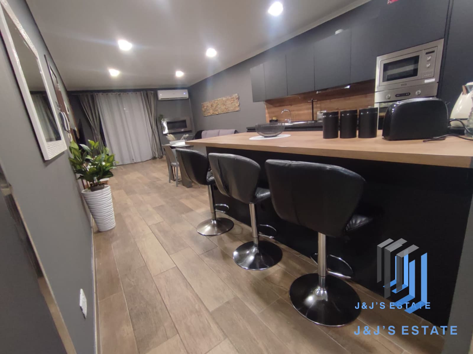 Spacious 3-Bedroom Apartment in St Julian's · 4