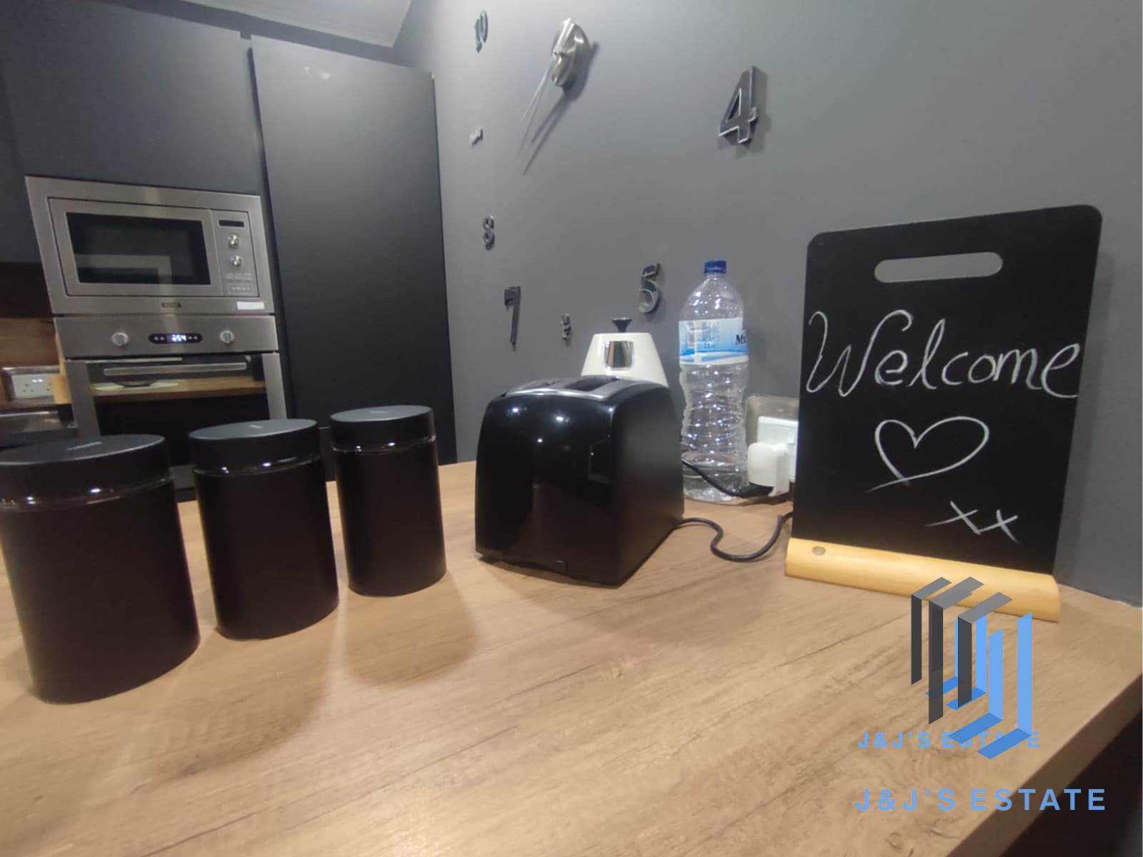 Spacious 3-Bedroom Apartment in St Julian's · 5