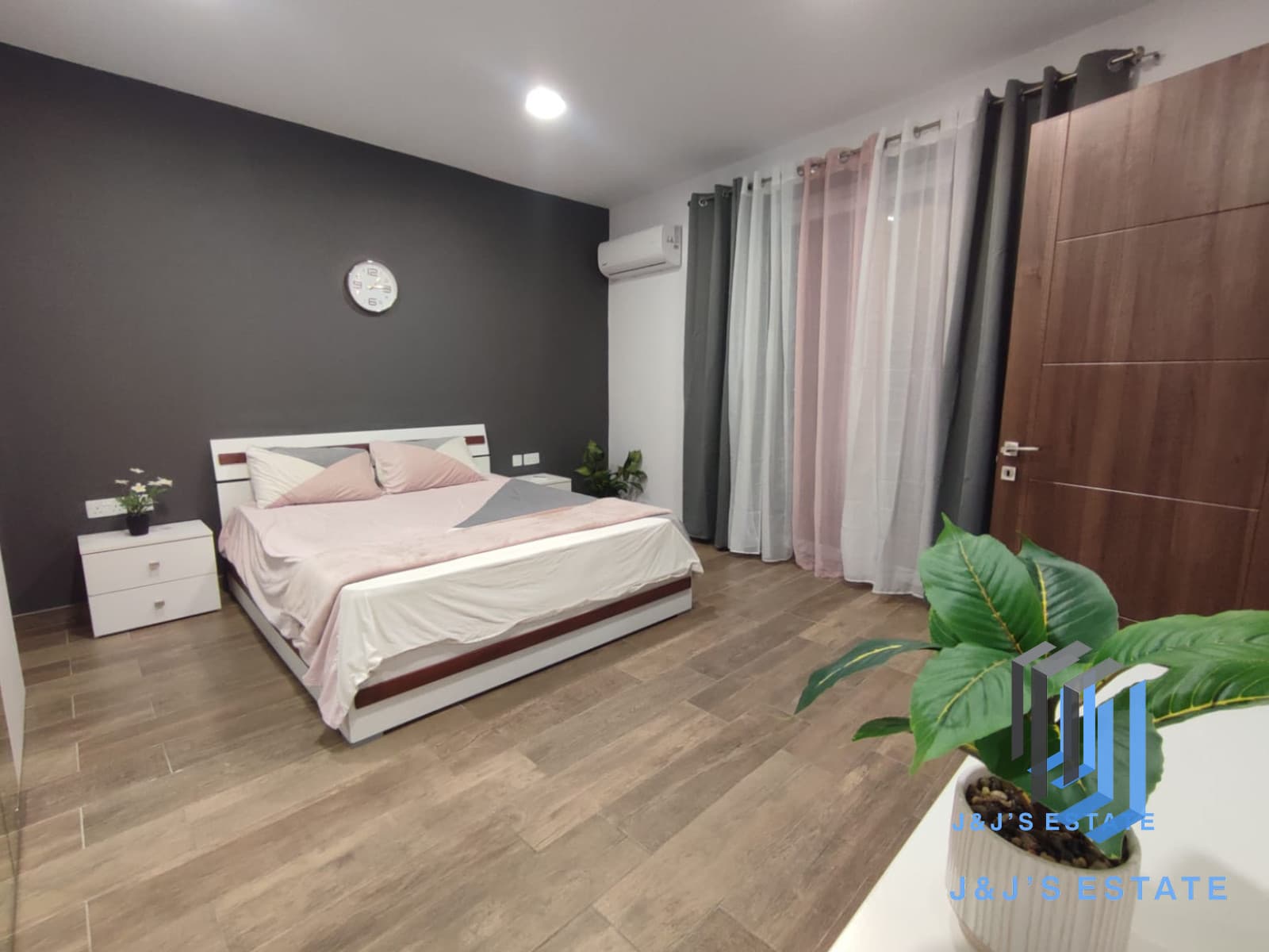Spacious 3-Bedroom Apartment in St Julian's · 6