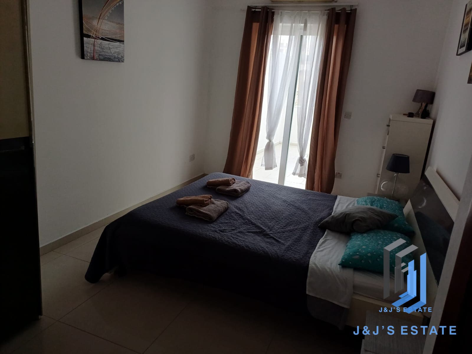 Bright 2-Bedroom Apartment in St. Julian’s · 3