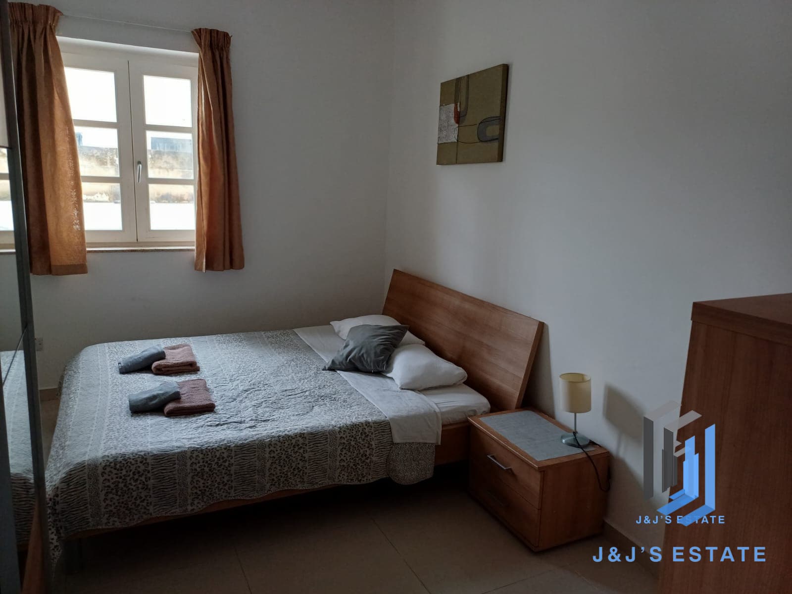 Bright 2-Bedroom Apartment in St. Julian’s · 4