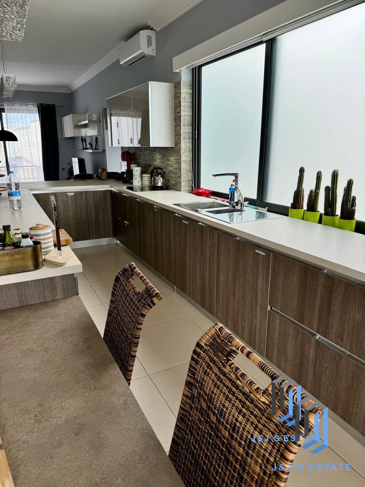 Furnished 2-Bedroom Penthouse with Office in St Julian's · 6