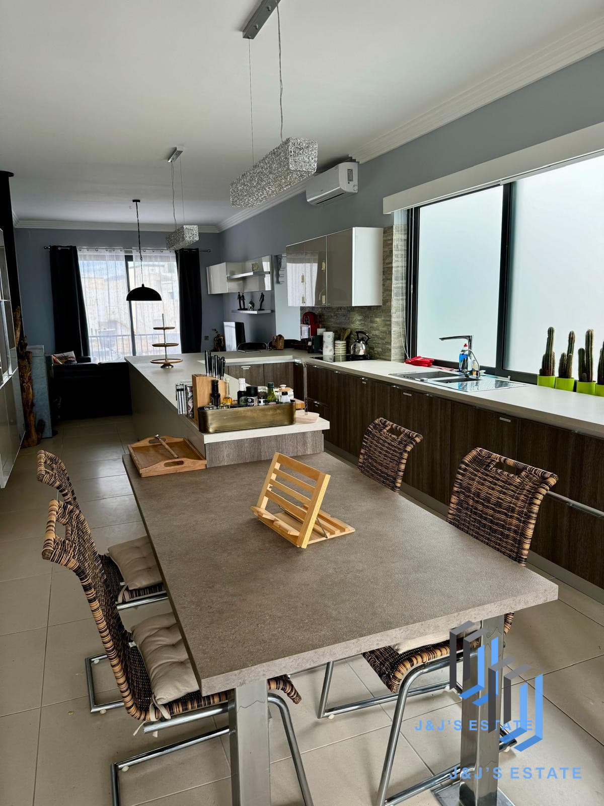 Furnished 2-Bedroom Penthouse with Office in St Julian's · 9