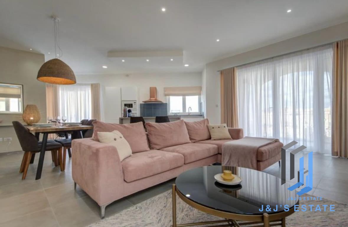 Three-bedroom apartment with sea views in Birgu · 2