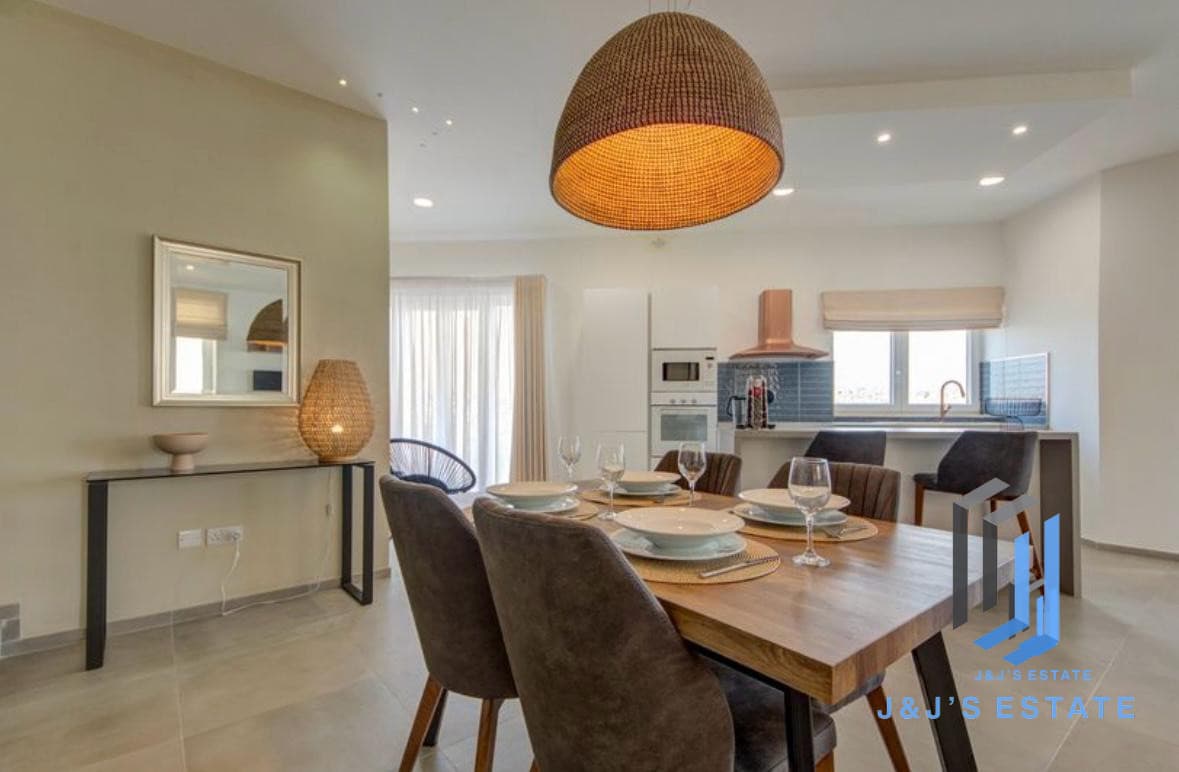 Three-bedroom apartment with sea views in Birgu · 3